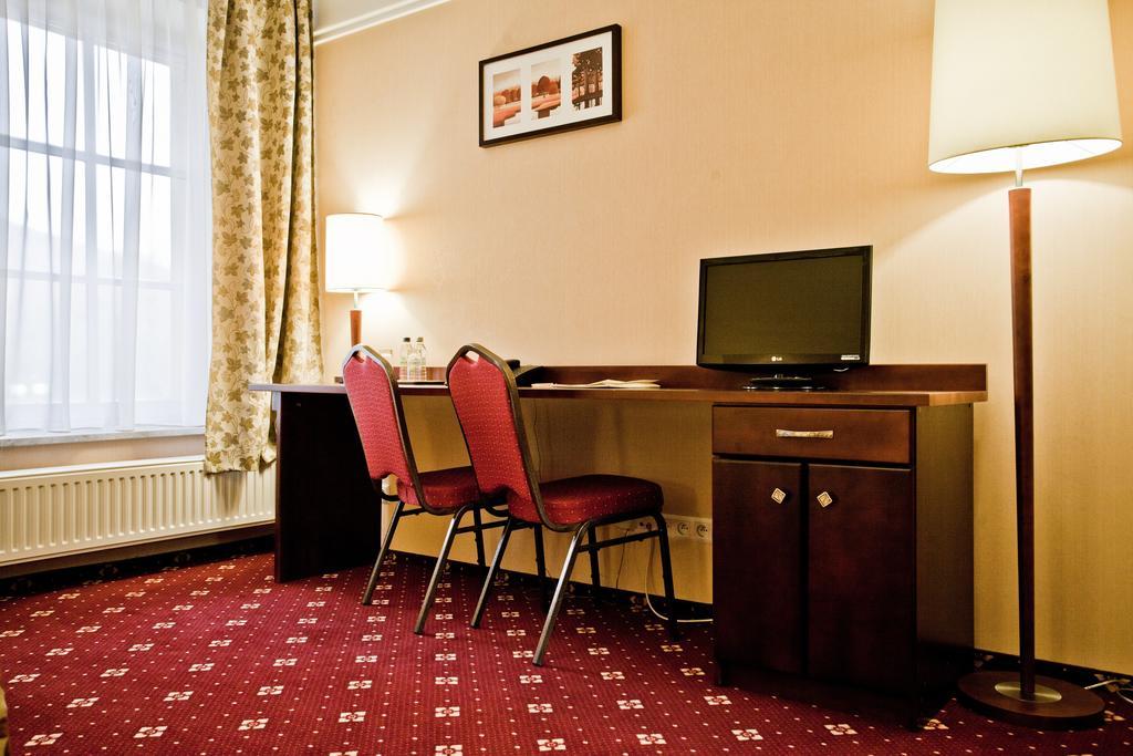 Hotel Stara Szmergielnia Bielsko-Biała Phòng bức ảnh