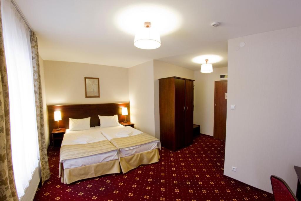 Hotel Stara Szmergielnia Bielsko-Biała Phòng bức ảnh